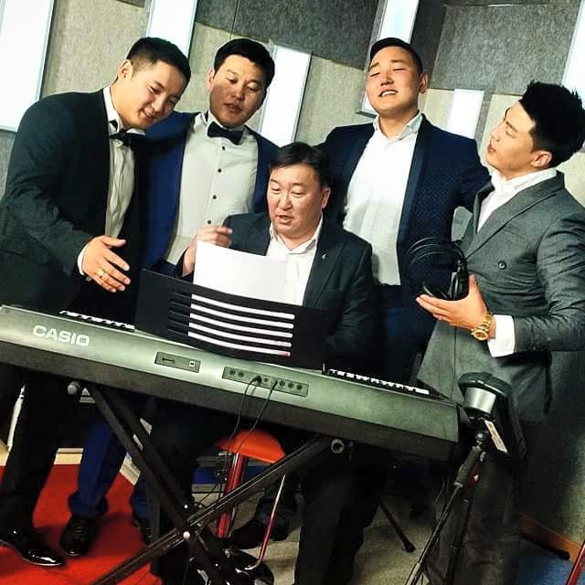 Үе тэнгийн найзууд “Нөхөрлөлийн дуу”-г хамтран бүтээжээ /шинэ клип/